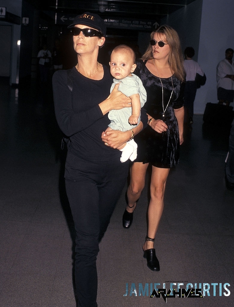 JamieLeeCurtis-Airport-007.jpg