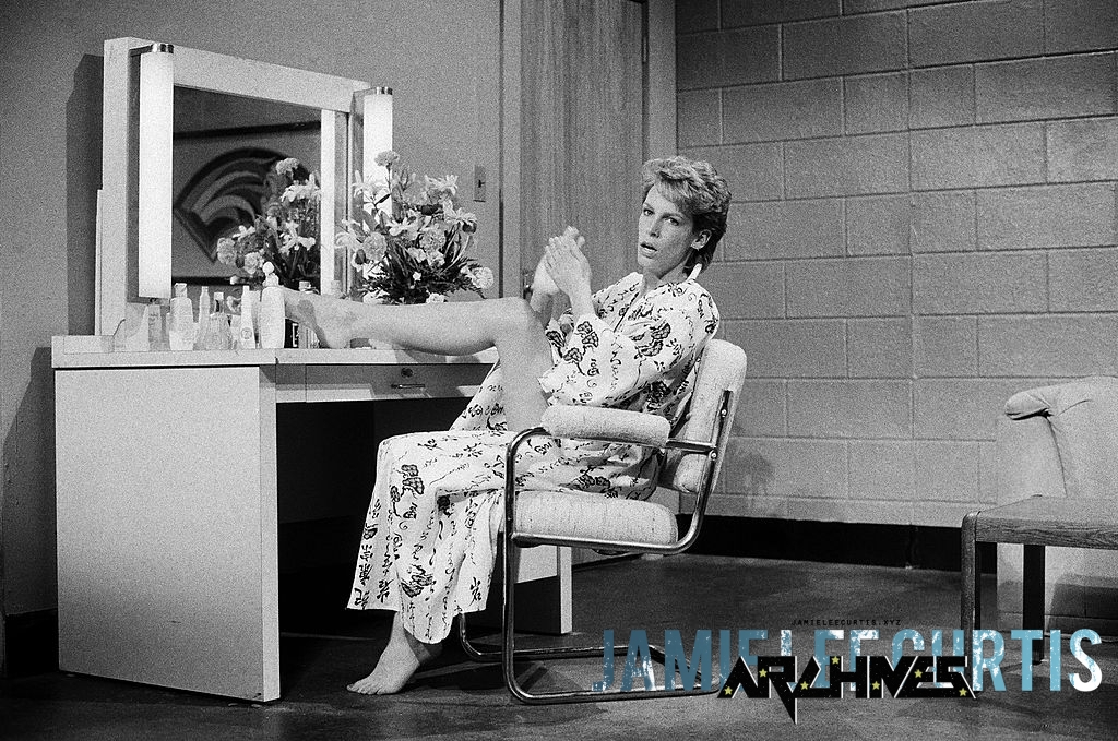 JamieLeeCurtis-SaturdayNightLive-004.jpg